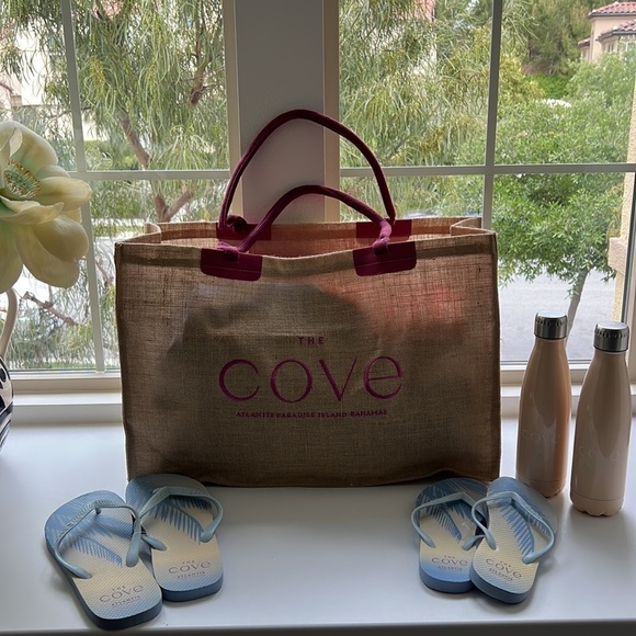 Cove Handbags - COVE Atlantis Bahamas Exclusive Beach Pack